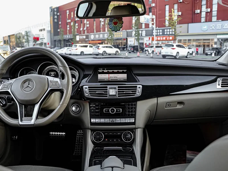 Mercedes-Benz CLS — фото 12