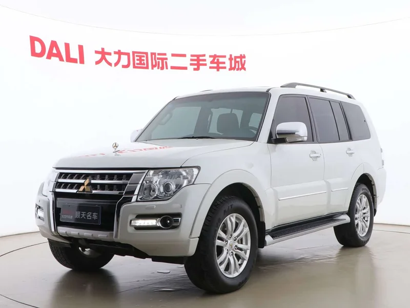 Mitsubishi Pajero (Imported) — фото 1
