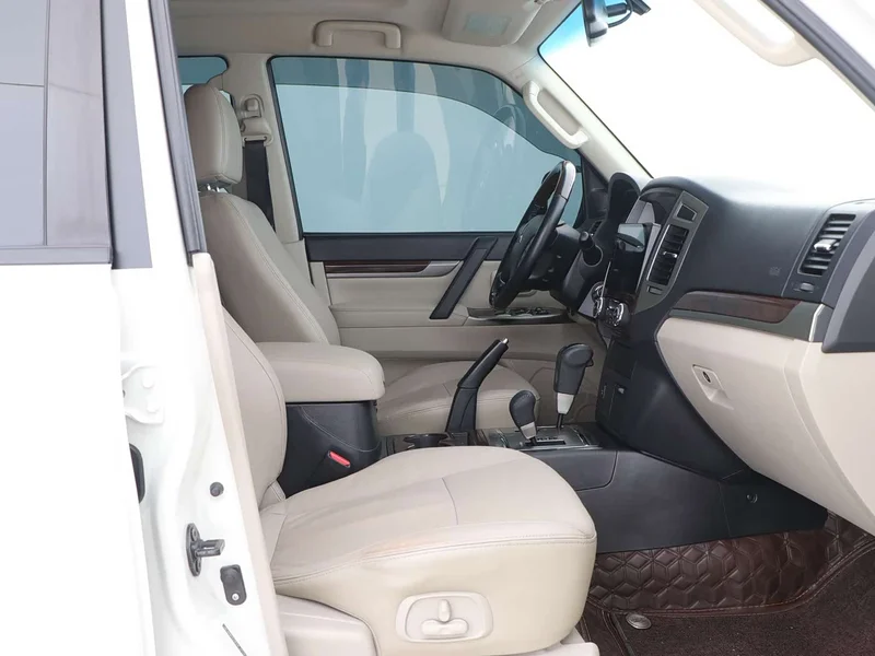 Mitsubishi Pajero (Imported) — фото 11