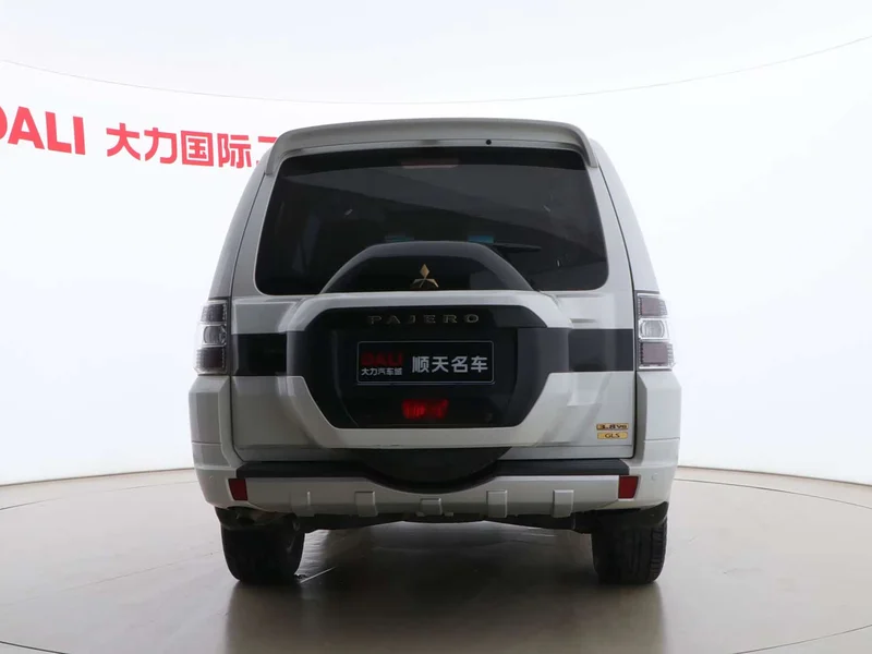 Mitsubishi Pajero (Imported) — фото 14