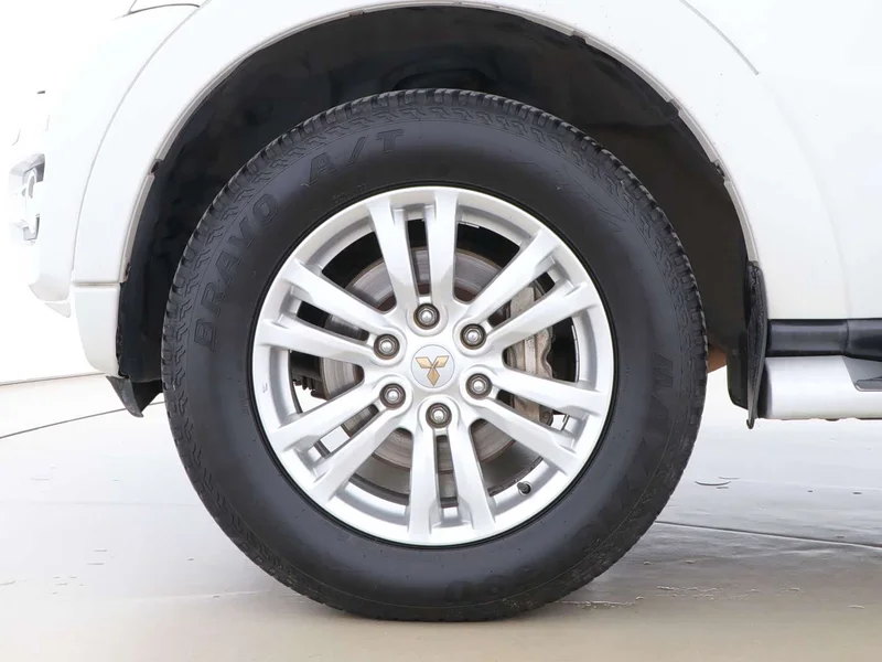 Mitsubishi Pajero (Imported) — фото 17