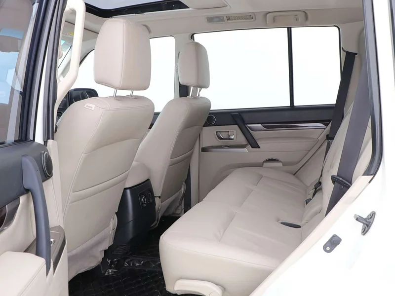 Mitsubishi Pajero (Imported) — фото 10
