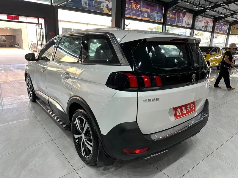 Peugeot 5008 — фото 13