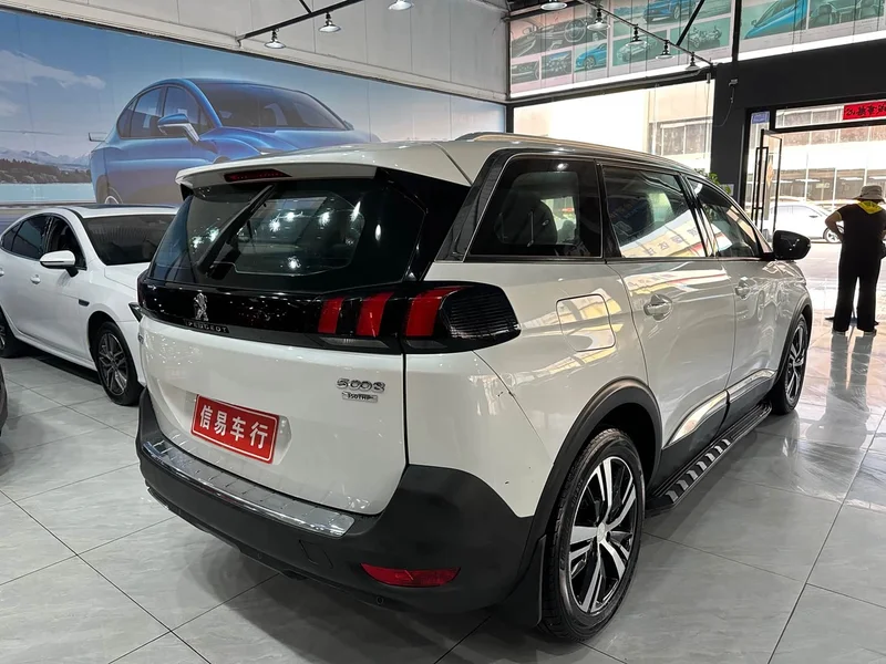 Peugeot 5008 — фото 15