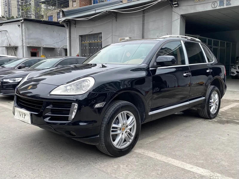 Porsche Cayenne — фото 1