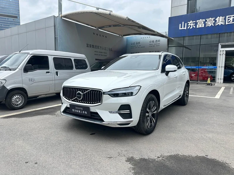 Volvo XC60 — фото 1