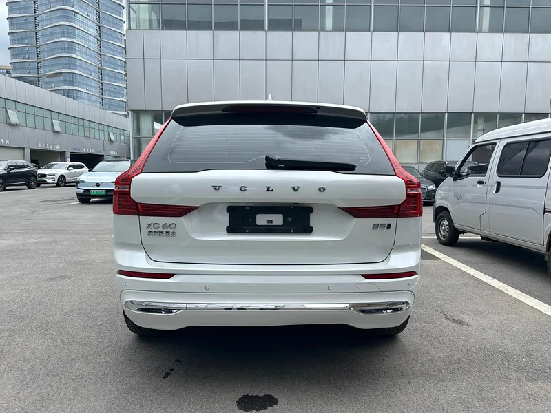 Volvo XC60 — фото 13