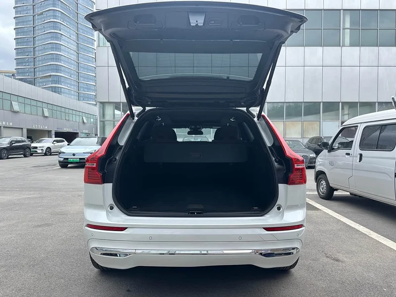 Volvo XC60 — фото 15
