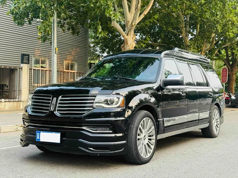 Lincoln Navigator — фото 1