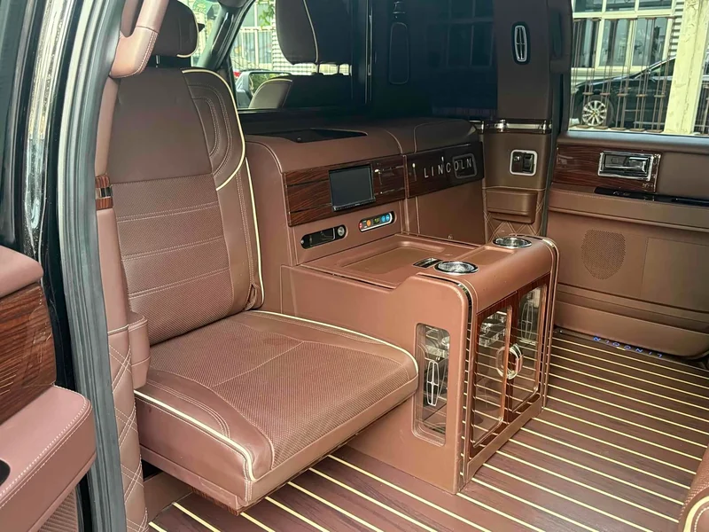 Lincoln Navigator — фото 11