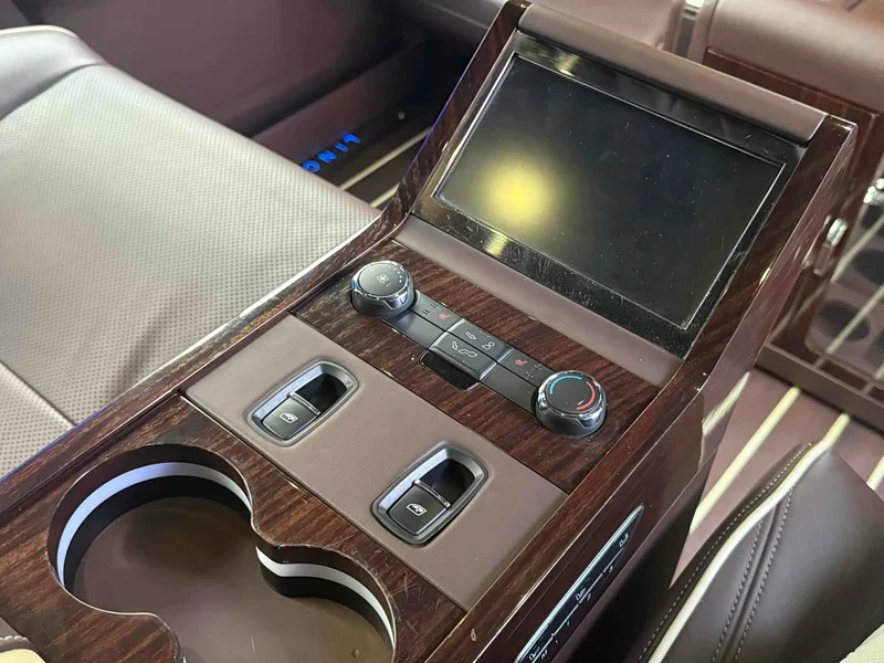 Lincoln Navigator — фото 18