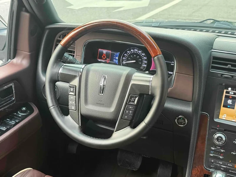 Lincoln Navigator — фото 19