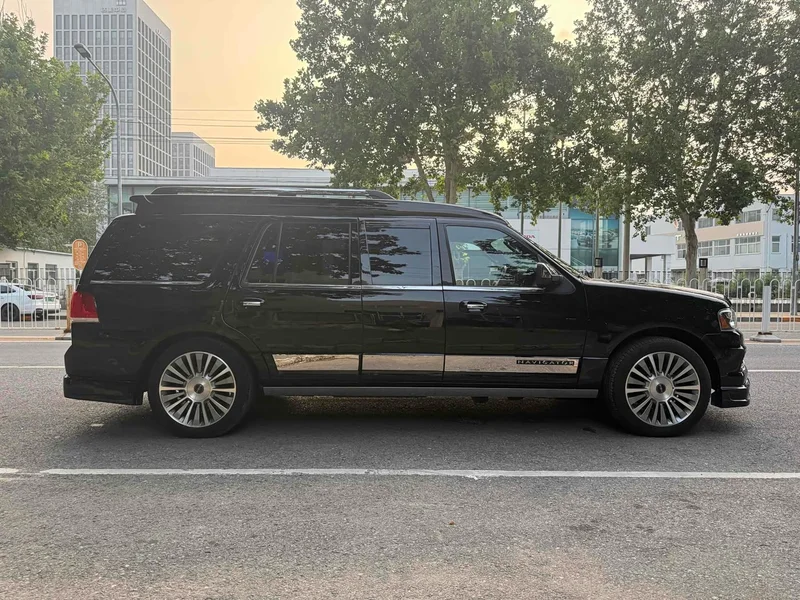 Lincoln Navigator — фото 28
