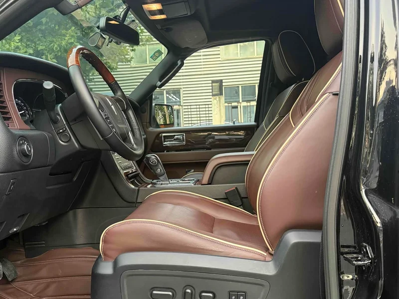 Lincoln Navigator — фото 10