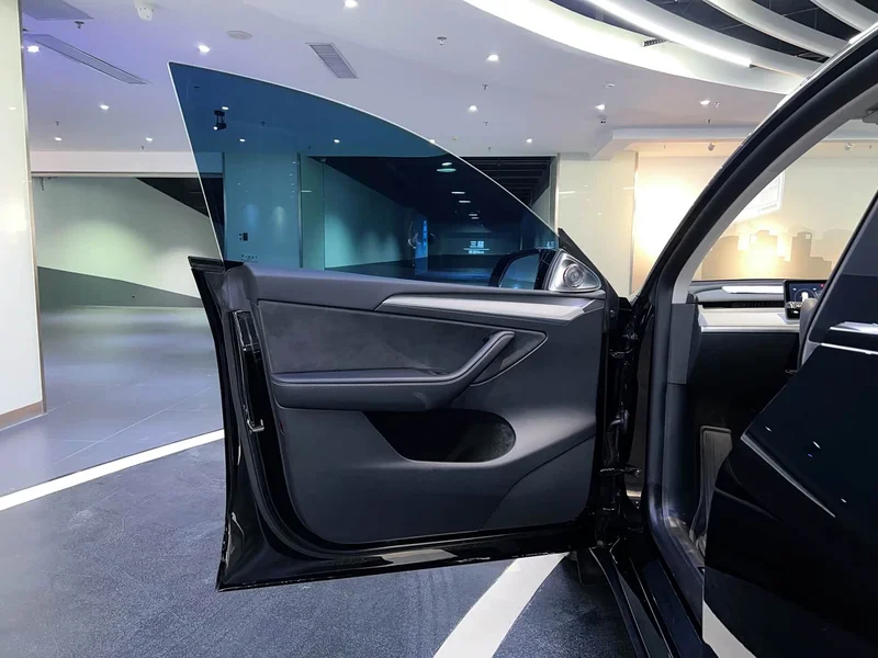 Tesla Model Y — фото 12