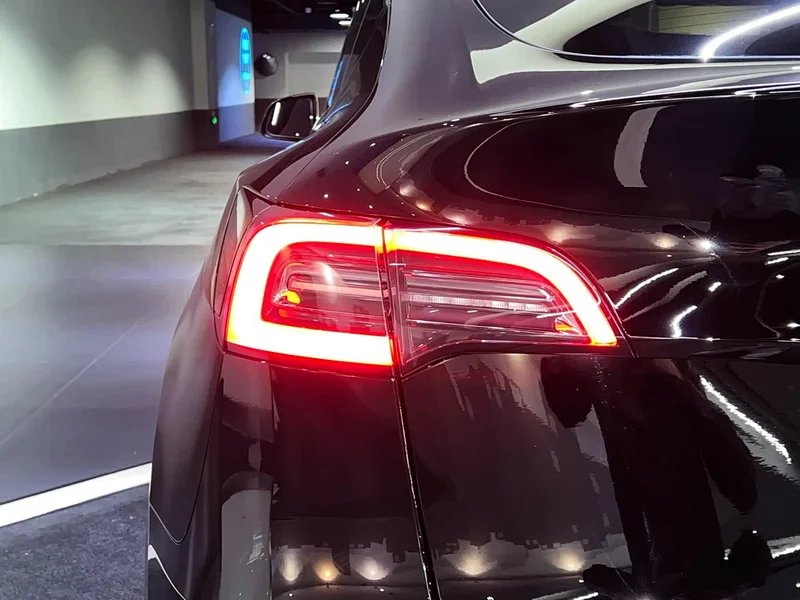Tesla Model Y — фото 15