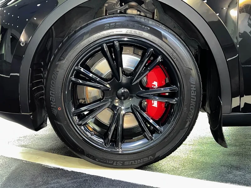 Tesla Model Y — фото 16