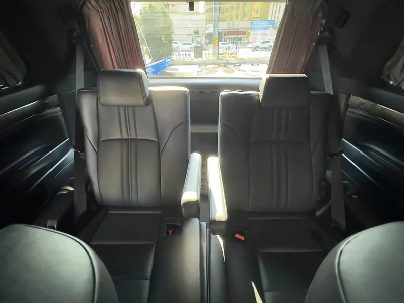 Toyota Alphard — фото 16
