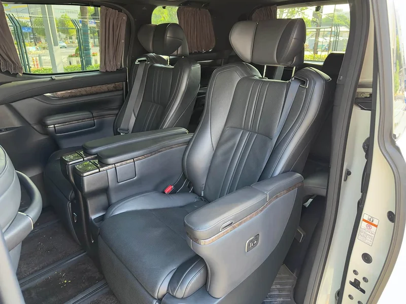 Toyota Alphard — фото 18