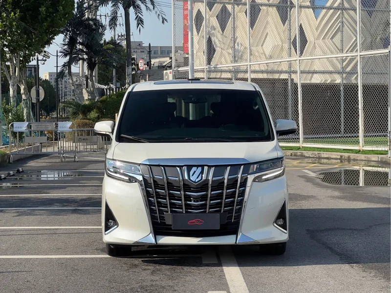 Toyota Alphard — фото 2