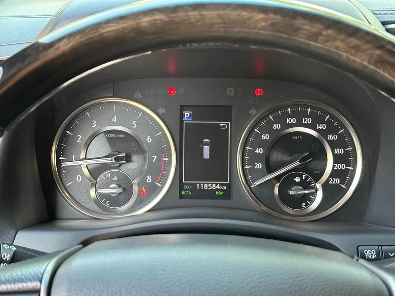 Toyota Alphard — фото 25