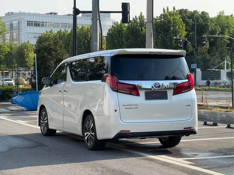 Toyota Alphard — фото 6