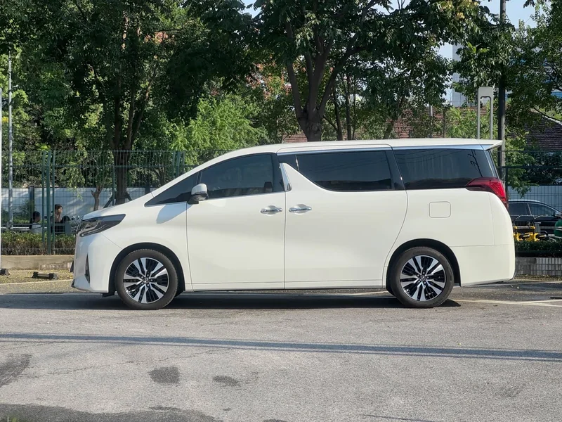 Toyota Alphard — фото 7