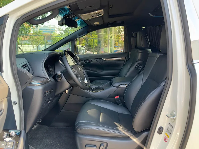 Toyota Alphard — фото 10