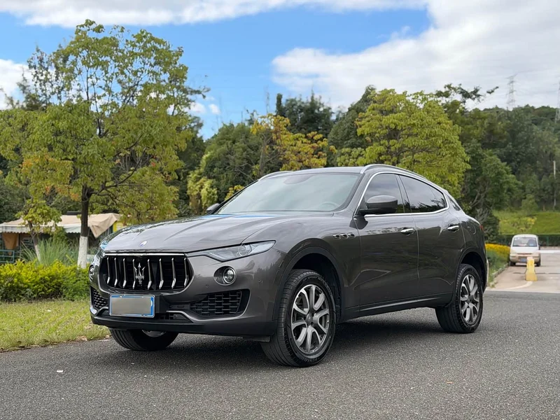 Maserati Levante — фото 1