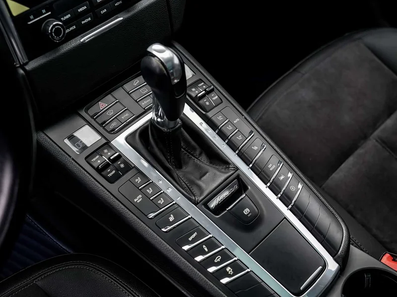Porsche Macan — фото 16