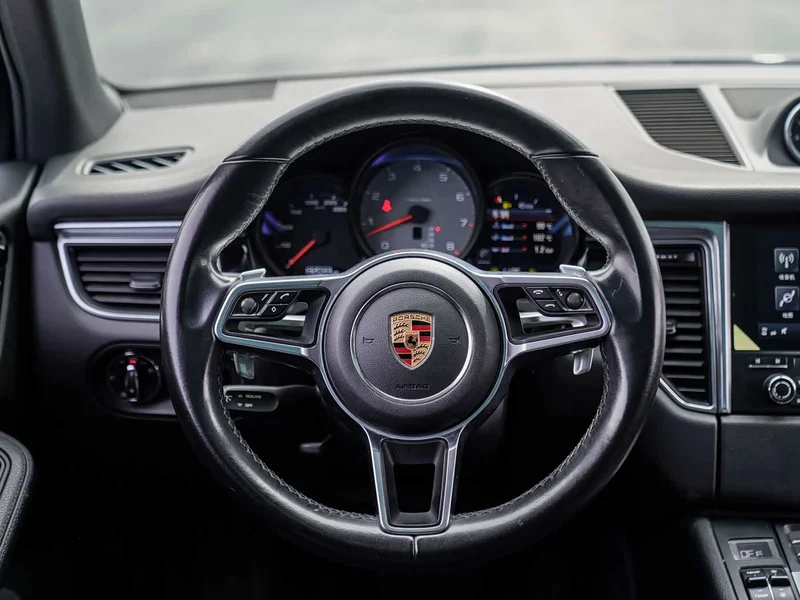Porsche Macan — фото 22