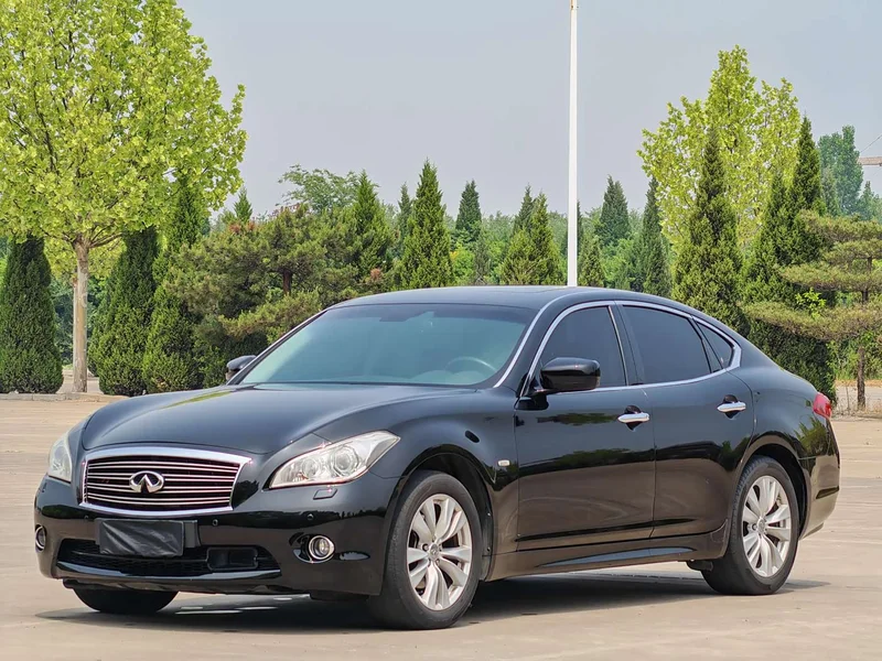 Infiniti M Series — фото 1