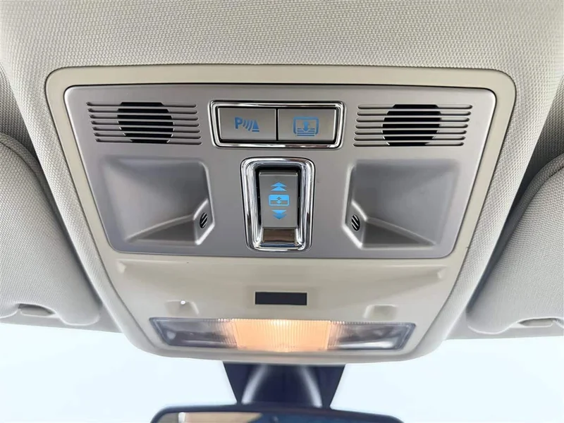 Jaguar XF — фото 17