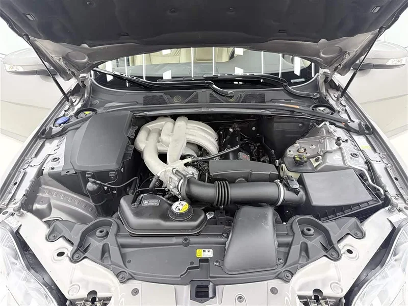 Jaguar XF — фото 19