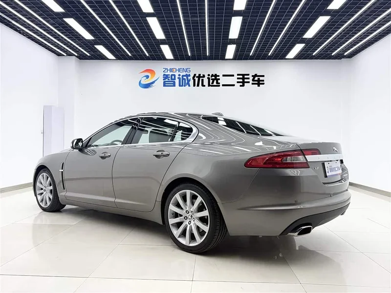 Jaguar XF — фото 20