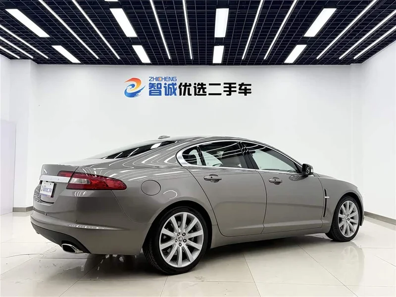 Jaguar XF — фото 22