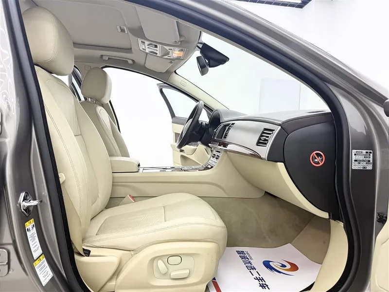 Jaguar XF — фото 6