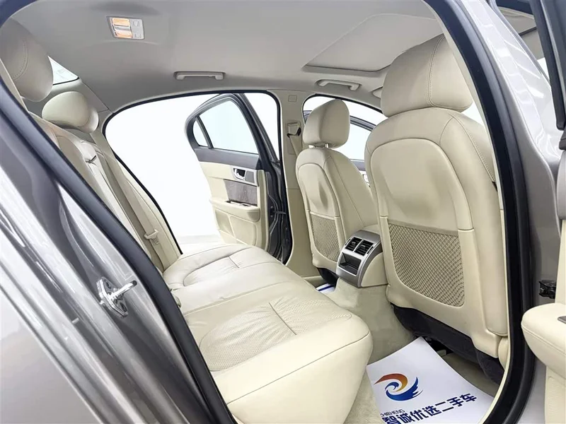 Jaguar XF — фото 7