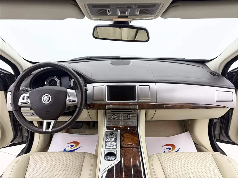 Jaguar XF — фото 8
