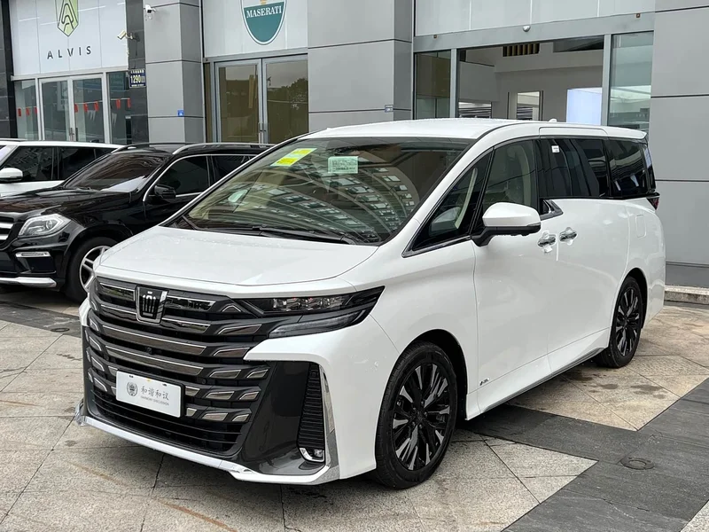 Toyota Vellfire — фото 1