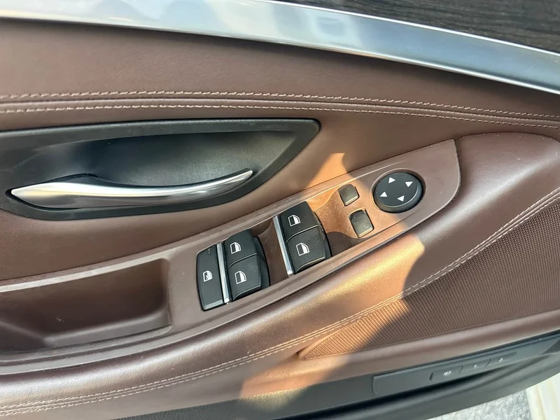 BMW 5-Series — фото 15