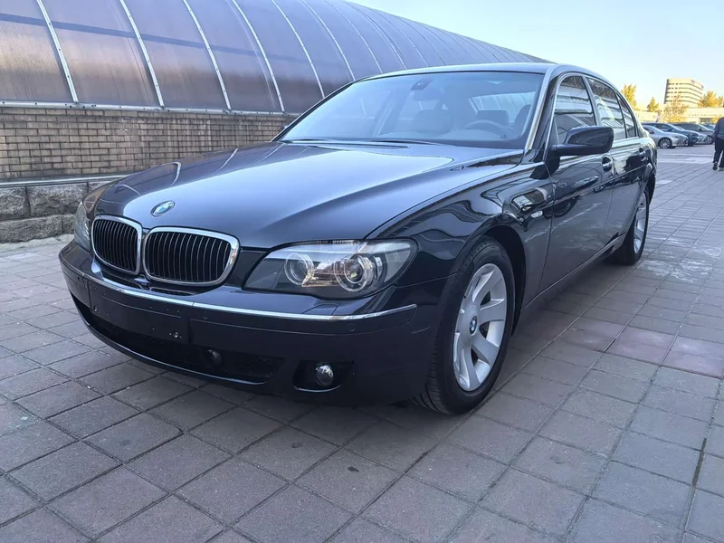 BMW 7-Series — фото 1