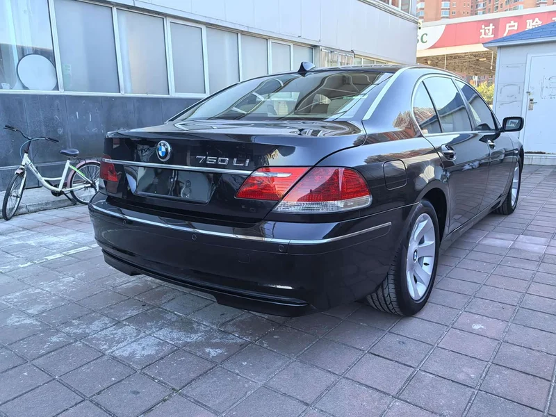 BMW 7-Series — фото 17