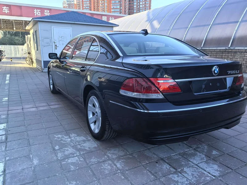 BMW 7-Series — фото 18