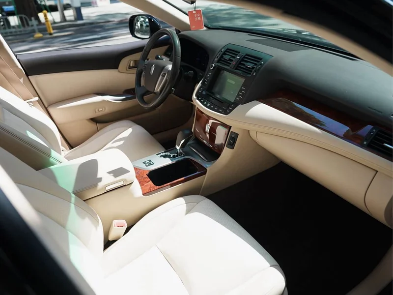 Toyota Crown — фото 11