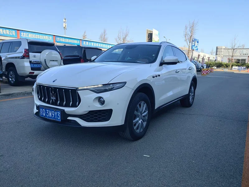 Maserati Levante — фото 1