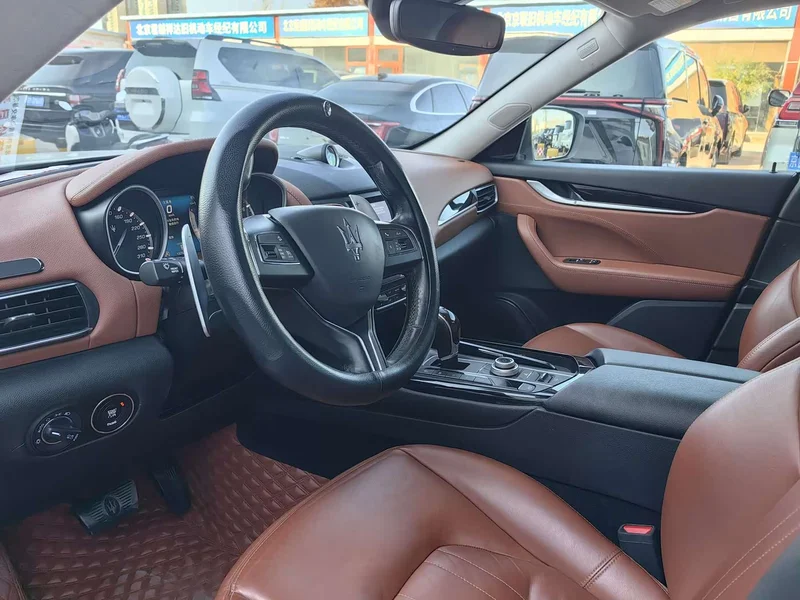 Maserati Levante — фото 3