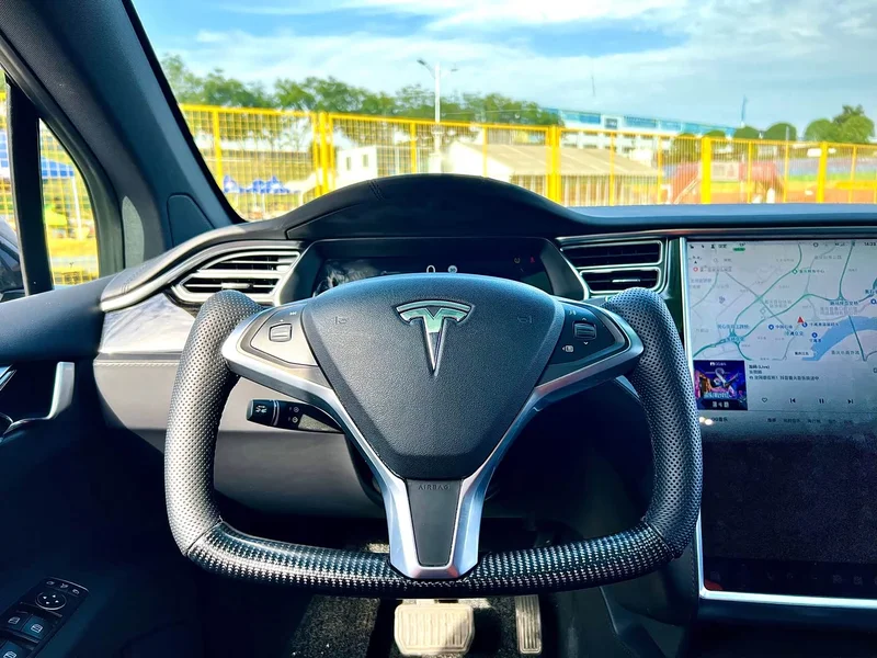 Tesla Model X — фото 13