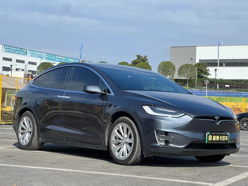 Tesla Model X — фото 3
