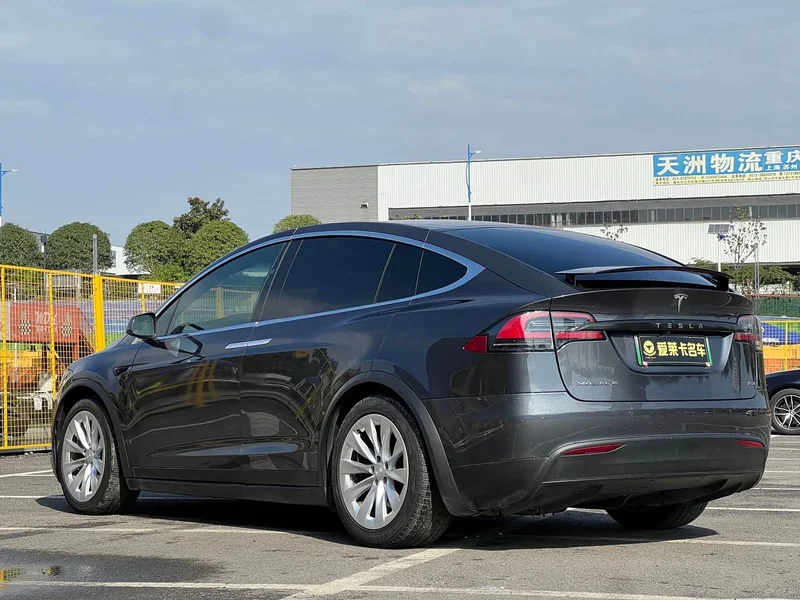 Tesla Model X — фото 4